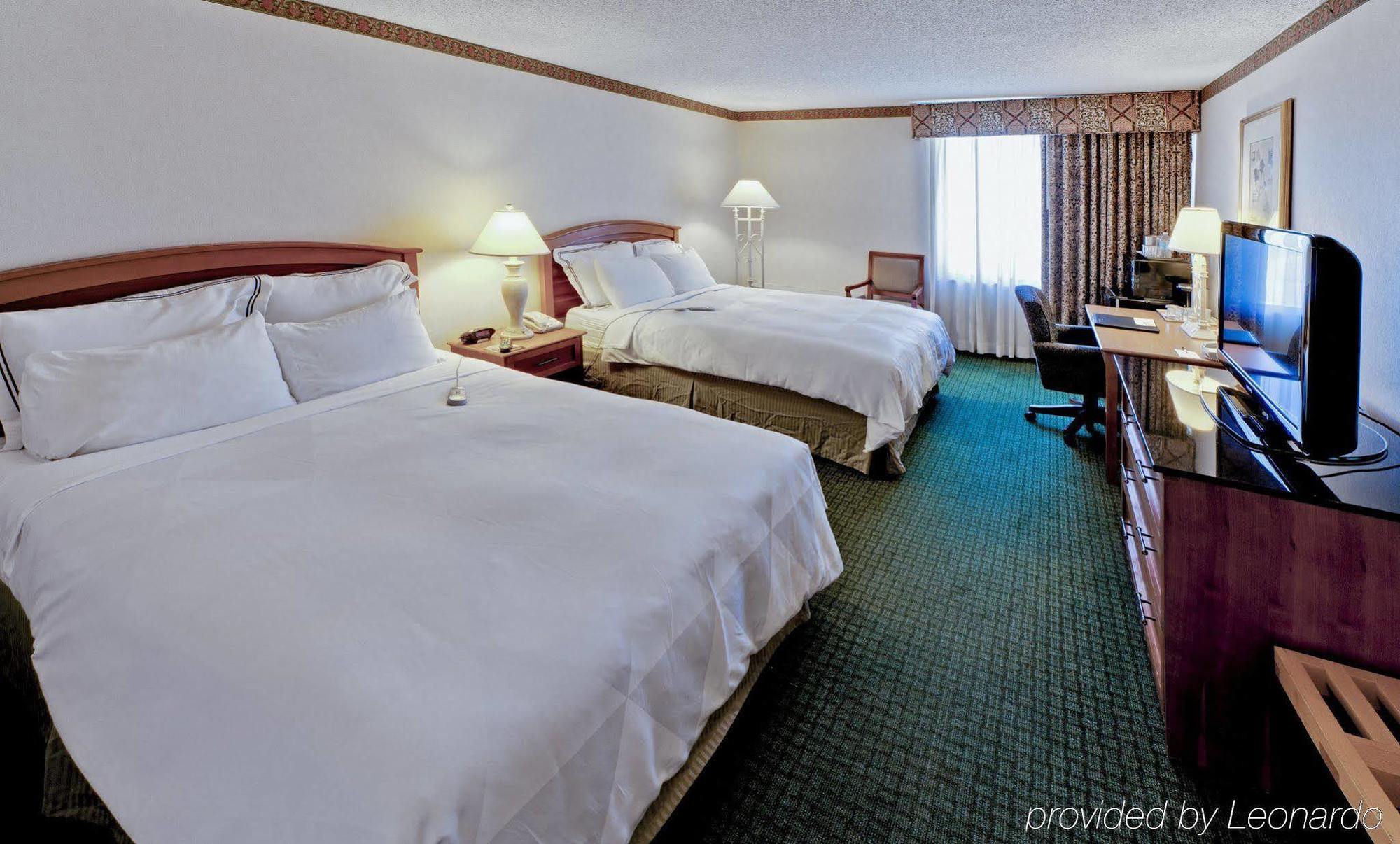 Radisson Rochester Airport Room photo